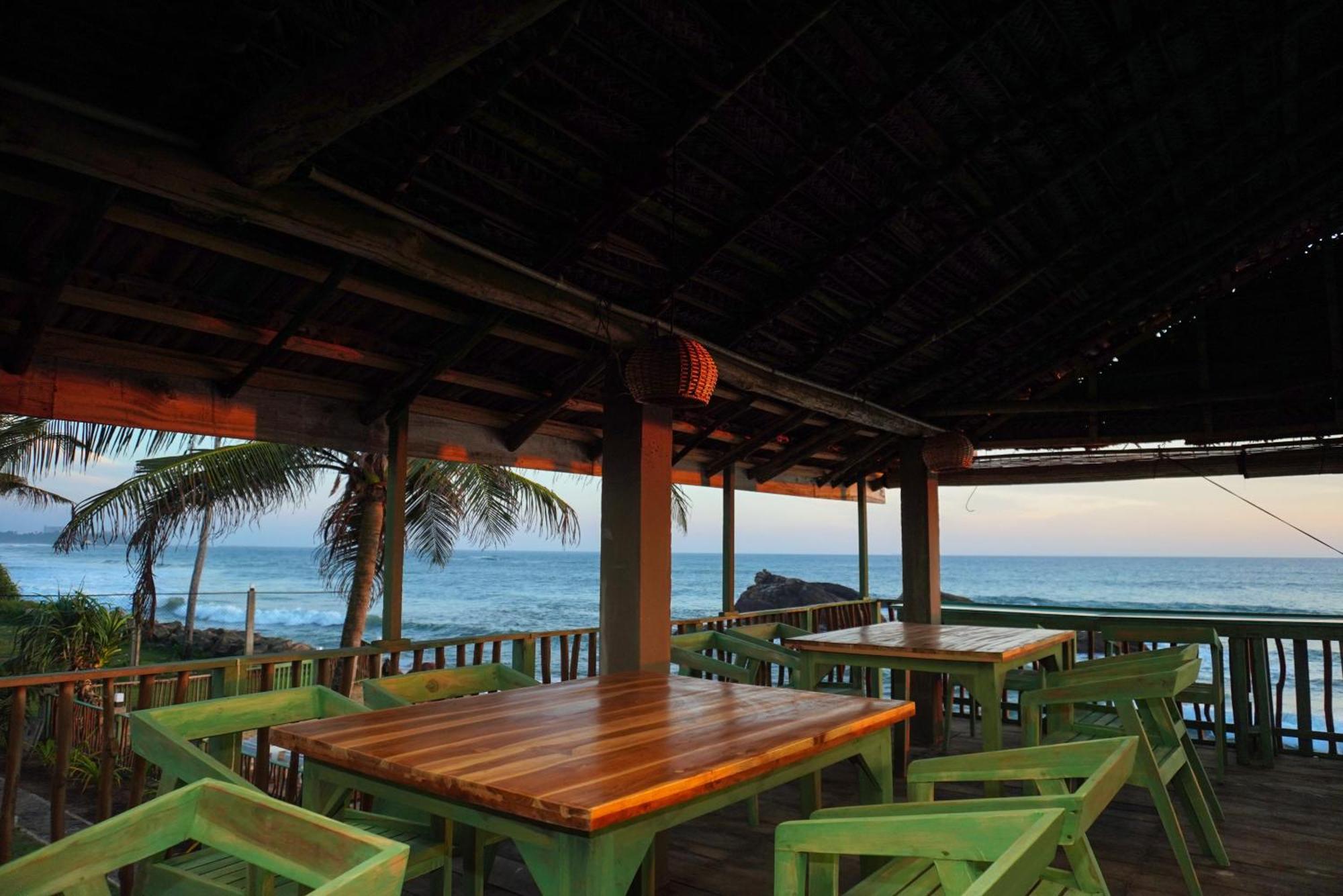 Manta Beach Resort & Ayurvedic Wellness Centre Bussa Buitenkant foto